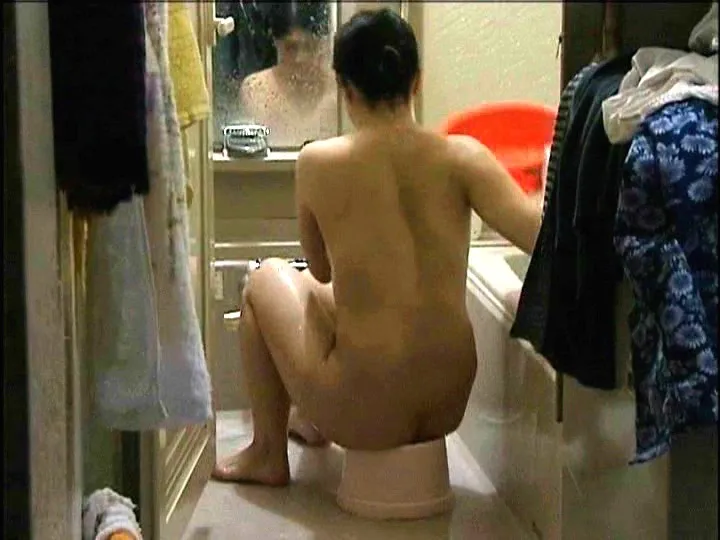 人生劇場 生理日に万引で捕まる妻/酔ってまわされた妻/毎日入れられないと我慢できない妻/売春で捕まった妻 サンプル1