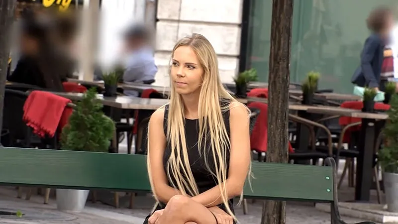 ヨーロッパの街角ナンパ!スタイル抜群金髪娘は正統派美人でやっぱり爆乳!青い瞳を輝かせ日本のAVでエンジョイセックスライフ! サンプル1