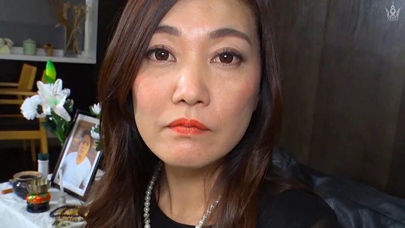 四十路熟女の未亡人の股間事情!女盛りで欲求不満の体は不貞の快楽の虜となり… サンプル1