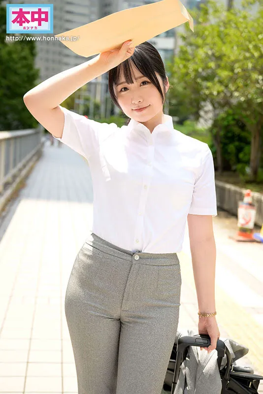 私、就活の合間にAV出演します 地方から企業面接のために上京して来た女子大生。面接と面接の空き時間に中出しAVデビュー!! 南紫音 サンプル1